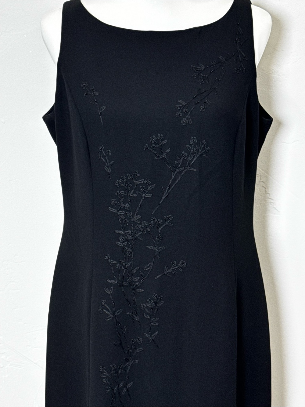 Jones New York Black Sleeveless Embroidered Beads Lined Sheath Dress Size M/L